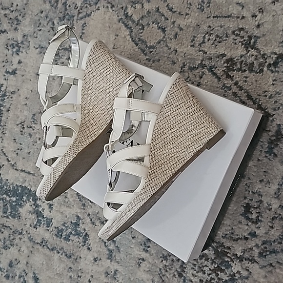 Alfani Strappy Sandals, NIB, Size 7.5M, - Picture 4 of 7